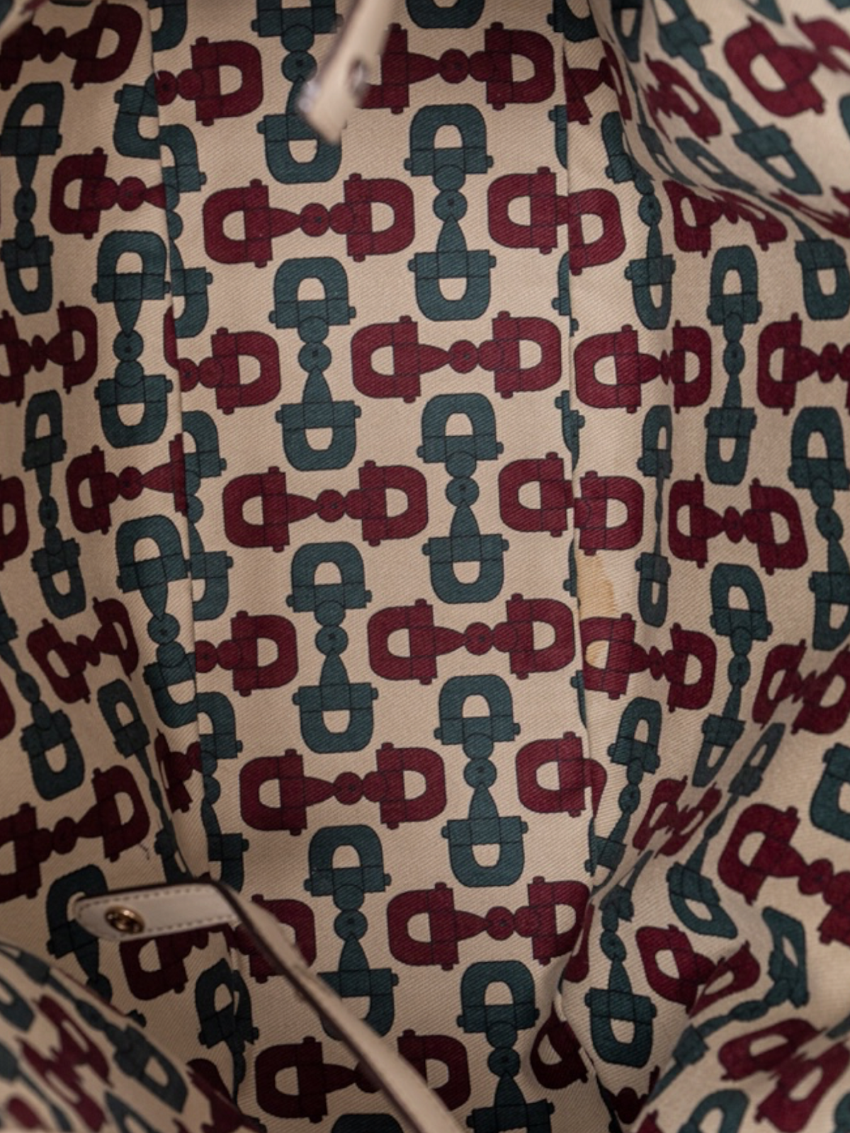 Gucci Pelham In Guccissima With Ivory Leather